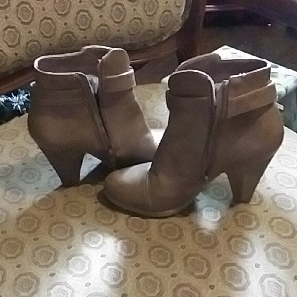 Shoes - Picture 2 of 2